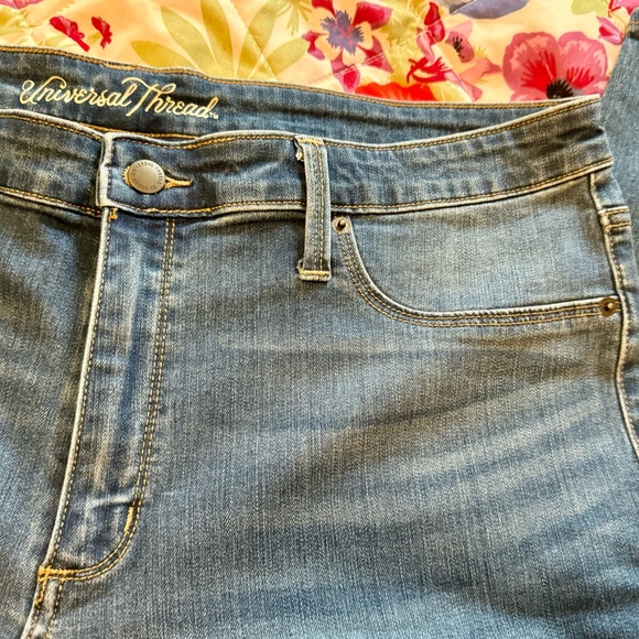 Universal Thread Women’s Size 18/34 Blue Jeans NWOT Nice - Picture 15 of 16
